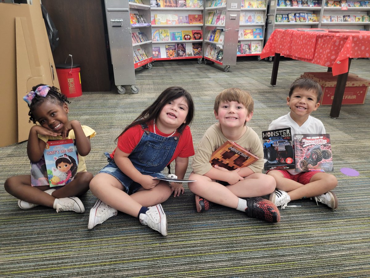 Give2Kids's tweet image. It&apos;s book fair season, and @csisd.&apos;s littlest learners in Early Education Services are getting to shop for their very own books thanks to the Education Foundation&apos;s Amy Anderson Literacy Legacy program!
Learn more here: givetokids.csisd.org/programs/amy-a…