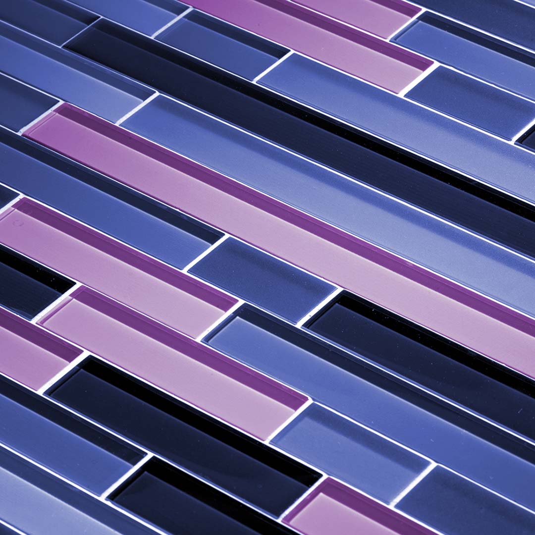 InterstyleTile's tweet image. Midnight Blend meets a shimmer of Aurora Borealis in purplish tones — a stunning mix of sizes and colors in a glossy finish that create an unexpectedly beautiful look.

#InterstyleGlass #GlassTile #TileDesign #InteriorInspo #GlassMosaic #AuroraInspired #GlossyFinish #GlassPattern