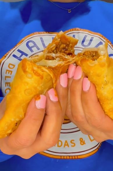 A new wave of Buffalo food pop-ups is giving cooks and diners room to experiment. We interviewed Half Luna Empanadas, Konbini, and Hanai Hawaiian BBQ. 

👉 ow.ly/ll2y50Xb5KL

#BuffaloSpree #EAT #PopUp
