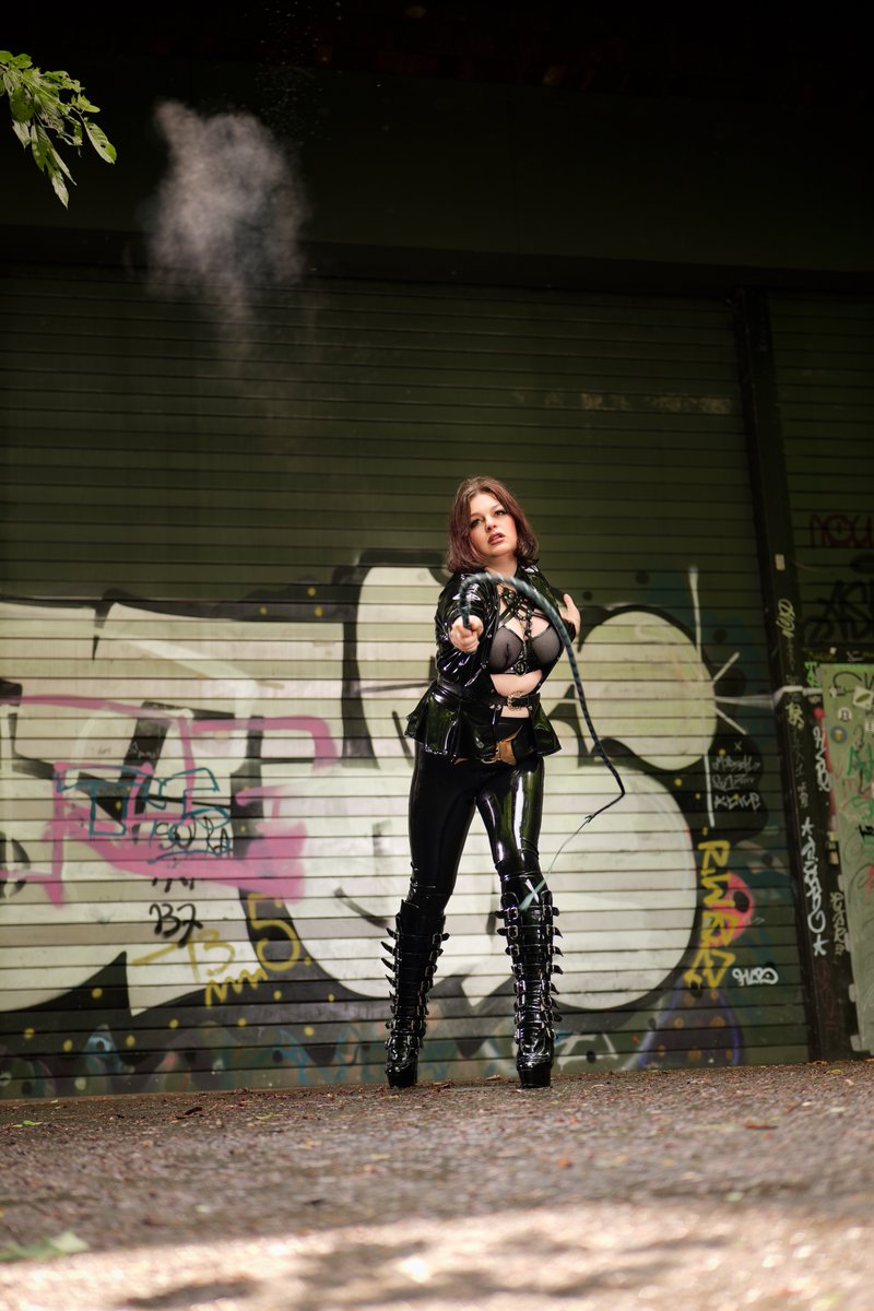 It's a well known fact that a whip produces a cracking sound by breaking through the sound barrier. It is not so well known one can see this happening on a rainy / foggy day: pay attention to this little cloud in the top left corner. 
Thank for the Photo <a href="/kinkygraf/">kinkygraf</a> and for the