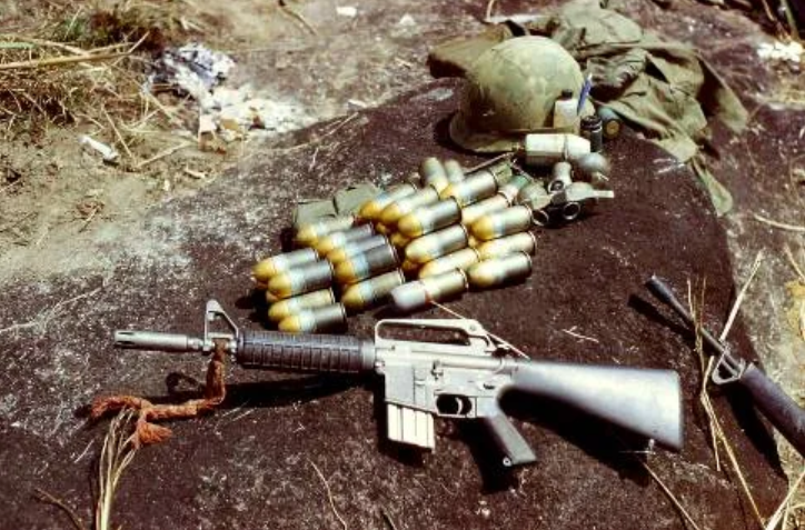 trip_to_valkiri's tweet photo. XM177 upper/M16 lower combination used during the Vietnam War. https://t.co/JEoc3GyefF