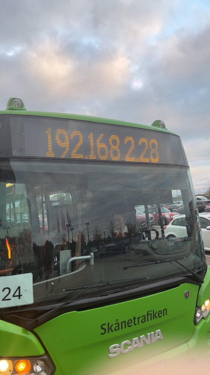 realsast's tweet image. LMAO MY BUS GLITCHED