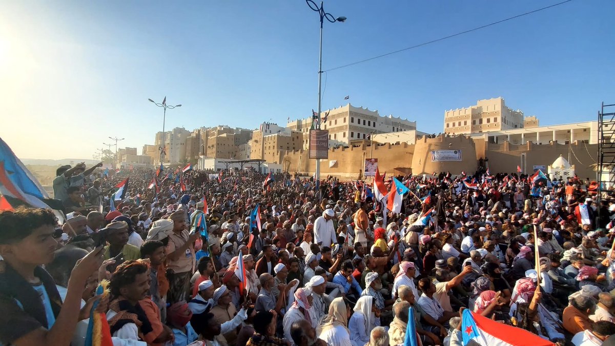 شبام حضرموت تقزم كل المشاريع الضيقة وتؤكد انها مع مشروع استعادة الدولة الجنوبية الفيدرالية التي تمنح الحقوق لكل مواطنيها دون وصاية ولاتسلط من احد، فكل ابناء محافظة هم الأولى بأدارة وحماية محافظتهم .

#اكتوبر_الجنوب_عهد_جديد