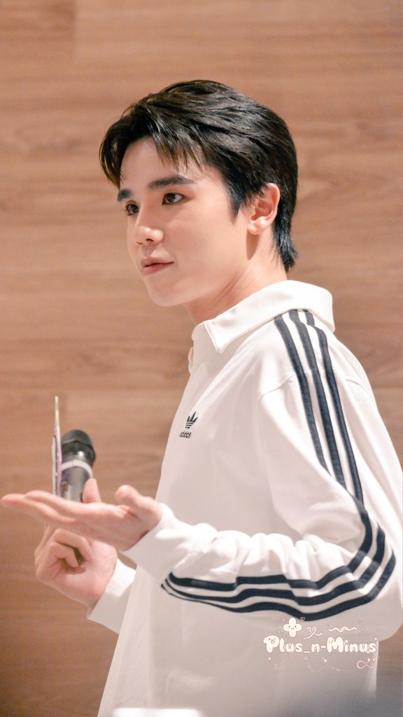 FormeMemory's tweet image. จิมมู่วทำหน้าดื้อใส่ทั้งงานเลยเนี่ย หมั่นเขี้ยวชะมัด 🤏

#DNA2025xJimmysea 
#jimmyyjp