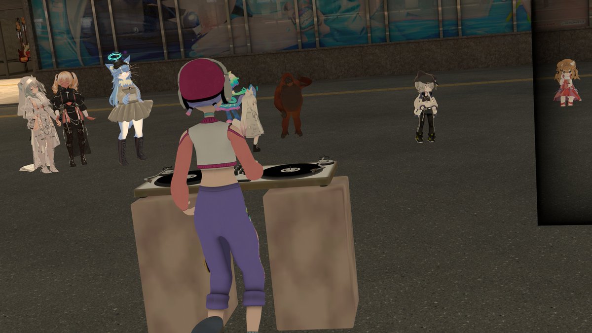 AlexVJP's tweet photo. 一昨昨日の #VRChat 日課の運動(ダンス) 4Hくらい
2130-2340 #straybeatz_vrc ep.27 ナツサギさん→ふぇれすさん→Micoleさん→MYOUGADANIさんのDJLIVE
すごく楽しかった～♫ MYOUGADANIさんまたすごく高いジャンプしてたw
2350-0300 新宿駅で #3Marco さんのDJLIVE
#VRC野良DJ部 https://t.co/37Y8OA3Hxz