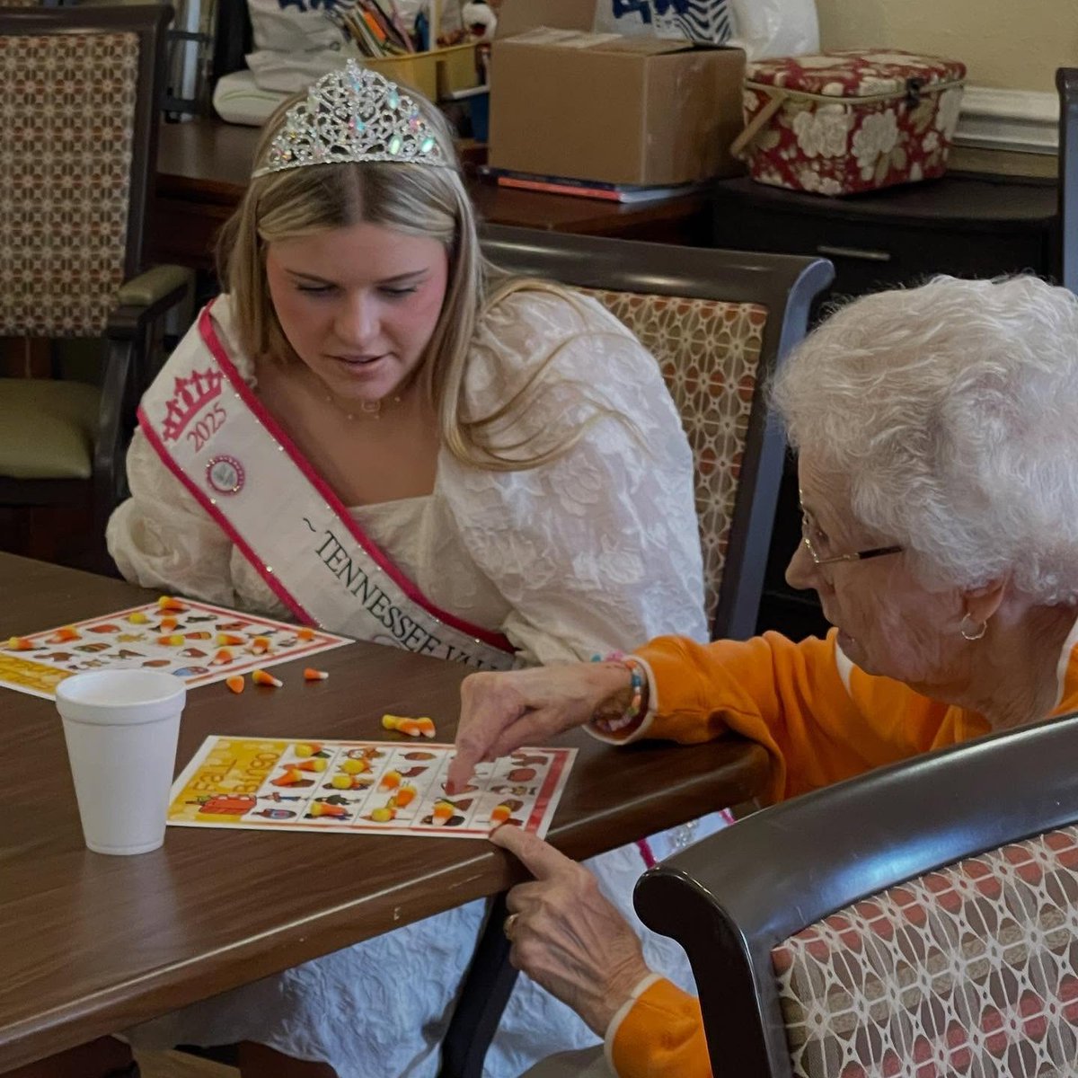 TNValleyFair's tweet photo. Our Fairest of the Fair royalty brought bingo and smiles to the residents of Brookdale Browns Creek Senior Living. They love sharing their hearts with others during this season of gratitude and fall fun!

Want a visit from our us? Email us at fair@tnvalleyfair.org ❤️ https://t.co/DoHRdpC2Hq