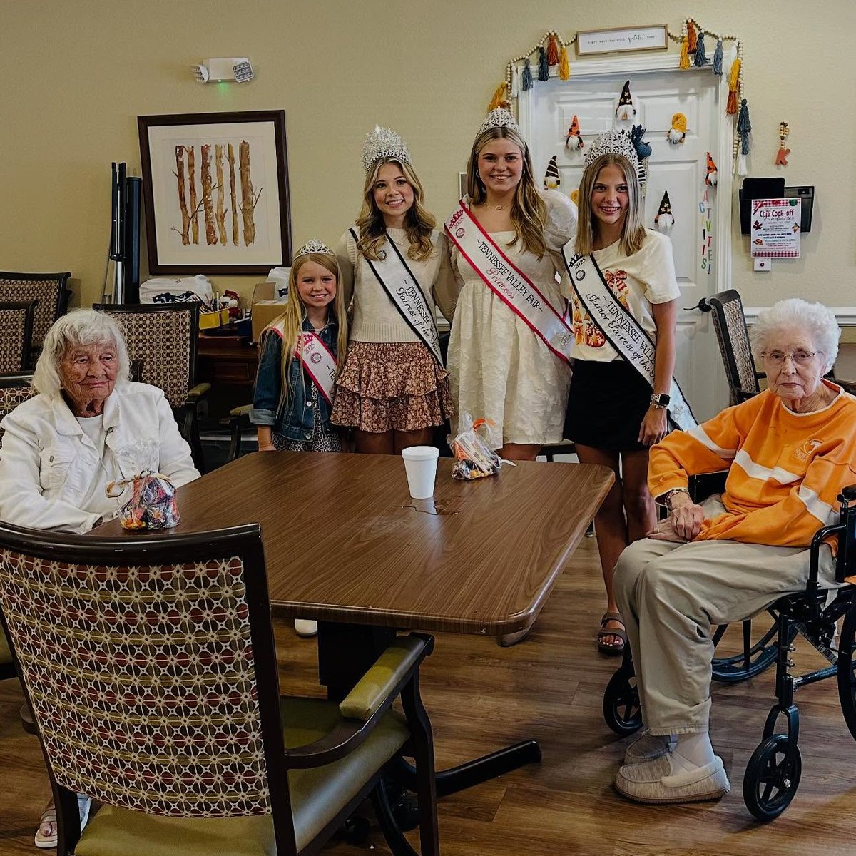 TNValleyFair's tweet photo. Our Fairest of the Fair royalty brought bingo and smiles to the residents of Brookdale Browns Creek Senior Living. They love sharing their hearts with others during this season of gratitude and fall fun!

Want a visit from our us? Email us at fair@tnvalleyfair.org ❤️ https://t.co/DoHRdpC2Hq