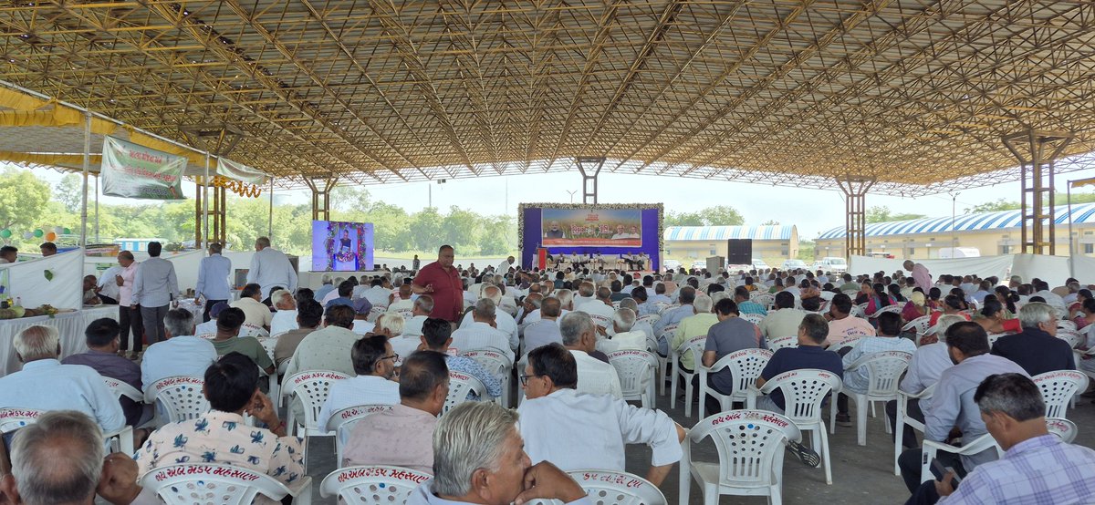 વિકાસ સપ્તાહ અંતર્ગત આજરોજ કડી તાલુકાના સરદાર પટેલ કોટન માર્કેટ યાર્ડ ખાતે રવિ કૃષિ મહોત્સવ 2025 ની ઉજવણી કરવામાં આવી જેમાં બહોળી સંખ્યામાં કડી તાલુકાના ખેડૂતો હાજર રહ્યા અને વિવિધ કૃષિ વિષયક માહિતી મેળવી.
#Mehsana 
<a href="/DaoMehsana/">District Agriculture Office, Mehsana</a> <a href="/AgriSDOVijapur/">AGRI SDO VIJAPUR GOG</a>