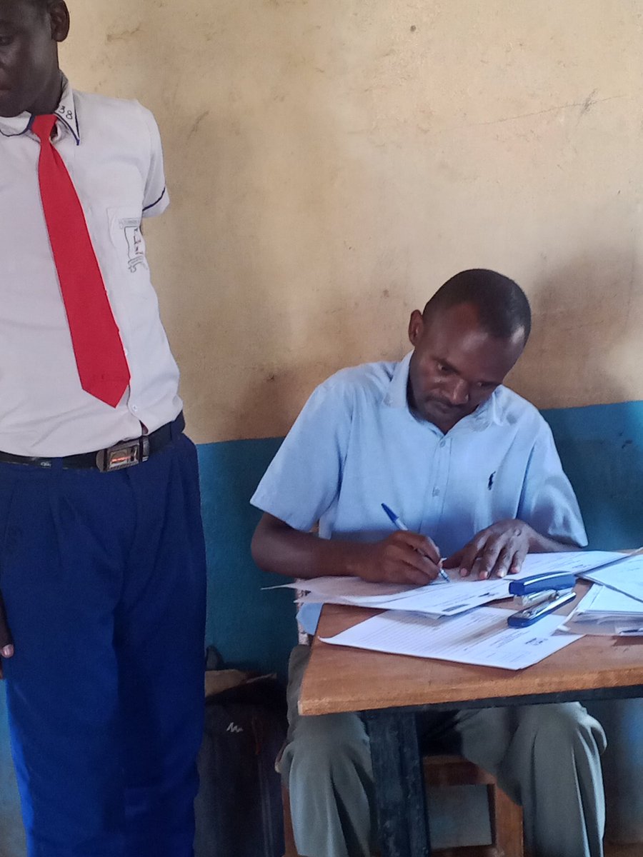 MathewsMwendwa's tweet photo. Taking our registration services closer to the students of #ItivaNzou Secondary school in Kamuw'ongo division, Kyuso Sub-county courtesy of the area MP hon Eng. Paul Nzengu for sponsoring the exercise. https://t.co/MXdMd05PPy