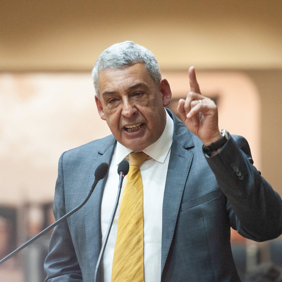 matheuspggomes's tweet photo. O governo Melo financiou Gilvani Gringo enquanto ele pagava de voluntário nas enchentes, durante a campanha eleitoral e após ele virar vereador.

É um escândalo: foram R$ 330 mil em pagamentos do DMAE à empresa do Gringo, contrariando as leis que impedem esse tipo de repasse de dinheiro público.

Esse é o jeito do Melo cuidar de Porto Alegre? Até onde vai a corrupção na prefeitura?

O vereador tem que ser cassado, mas quem assinou a ordem também tem que pagar!