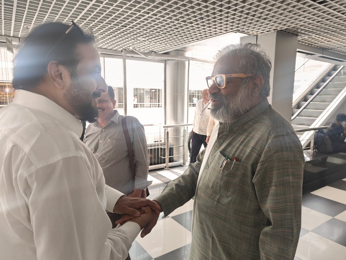 BambooPasha's tweet photo. माजी खासदार इम्तियाज जलील @imtiaz_jaleel यांची मंत्रालयात झालेली धावती भेट... https://t.co/LX7gbGhF1O