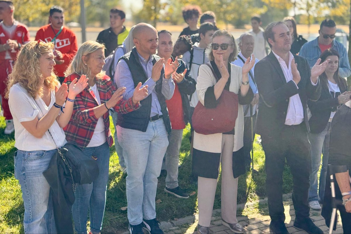🌿 Ya van 11 ediciones de “Un árbol por el Parkinson”, gracias a <a href="/Aparkam/">Asociación Párkinson Aparkam</a>.

🌳 Este año, además, hemos contado con alumnos del <a href="/IesCastillos/">IES LOS CASTILLOS</a>, cuya colaboración seguro será de gran ayuda para visibilizar la enfermedad de Parkinson.

💪 ¡Que los árboles crezcan sanos y fuertes!

👏