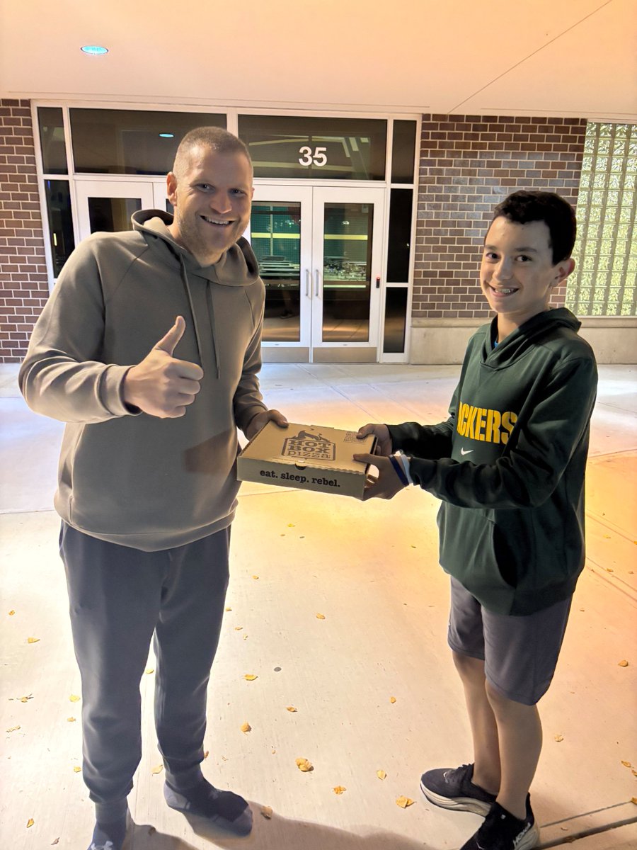 Creekside_CCS's tweet photo. Huge thanks to everyone who donated! And a special shout-out to the Gaitsch family for coming in clutch with the pizza, it was exactly what I needed! 🍕 https://t.co/fjtm9Abhps