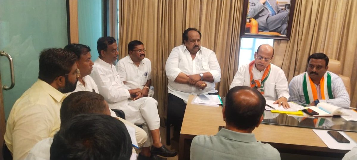 Held Assembly-level one-to-one meeting with Block Presidents and office bearers along with MPCC Vice President Shri Mohan Joshi ji, Solapur DCC President Shri Satling Shatgar ji, and Solapur City Congress President Shri Chetan Narote ji.

#Congress #MaharashtraCongress
