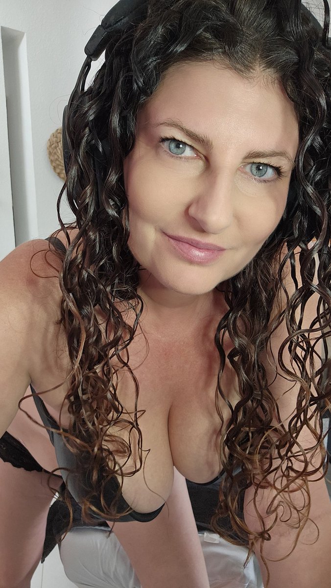 Just jumping on cam Sabrinadeep.cammodels.com  cum say something sexy.