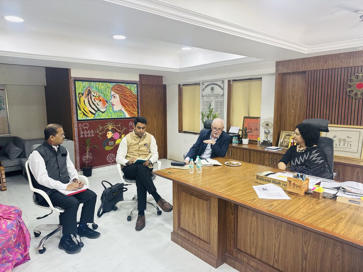 MaviMaharashtra's tweet photo. Mr. James Marc de Sousa Shields, Country Director and Head of Multi-Country Office, International Fund for Agricultural Development (IFAD), along with Mr. Piyush Kanal, Country Programme Analyst, visited the MAVIM Headquarters today.(1/3) @IFADAsia https://t.co/WmMjAUrSTD