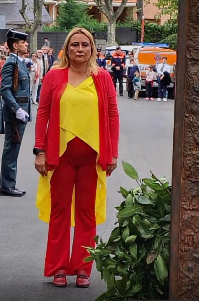 Modelo... Primavera verano gilipollezca..habrá que ver si la patriota esta al día con los pagos 😁😁😁