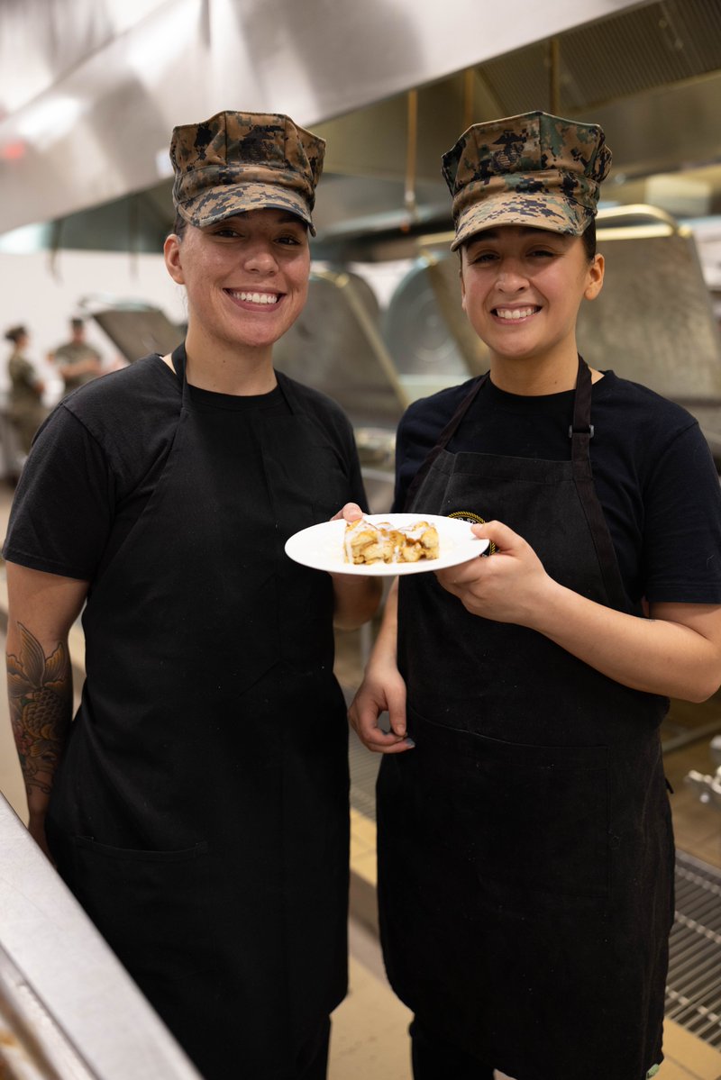 Holiday Cooking Tips:
To ensure food safety, always thaw your frozen turkey in the refrigerator. Do not thaw your turkey on the counter, as this can lead to the growth of harmful germs. Use a food thermometer to be sure meat has reached the proper temperature. @MCIWPendletonCA https://t.co/rW07lDktAP