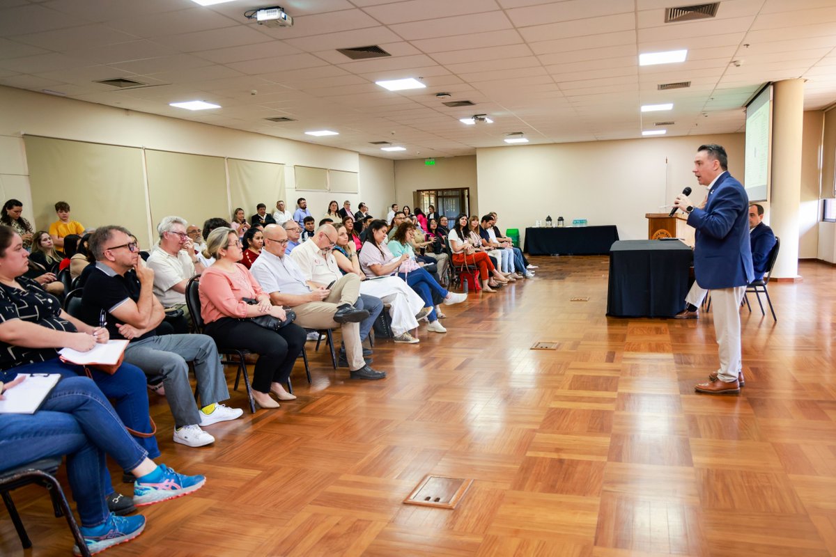 MIC_PY's tweet image. #MIC | Más de 90 Mipymes participaron de la reunión informativa del #PCM 2025, organizada por la Dirección de Inversiones y Financiamiento del Viceministerio de Mipymes, donde se evacuaron todas las consultas sobre el proceso de presentación, abierto hasta el 24 de octubre.