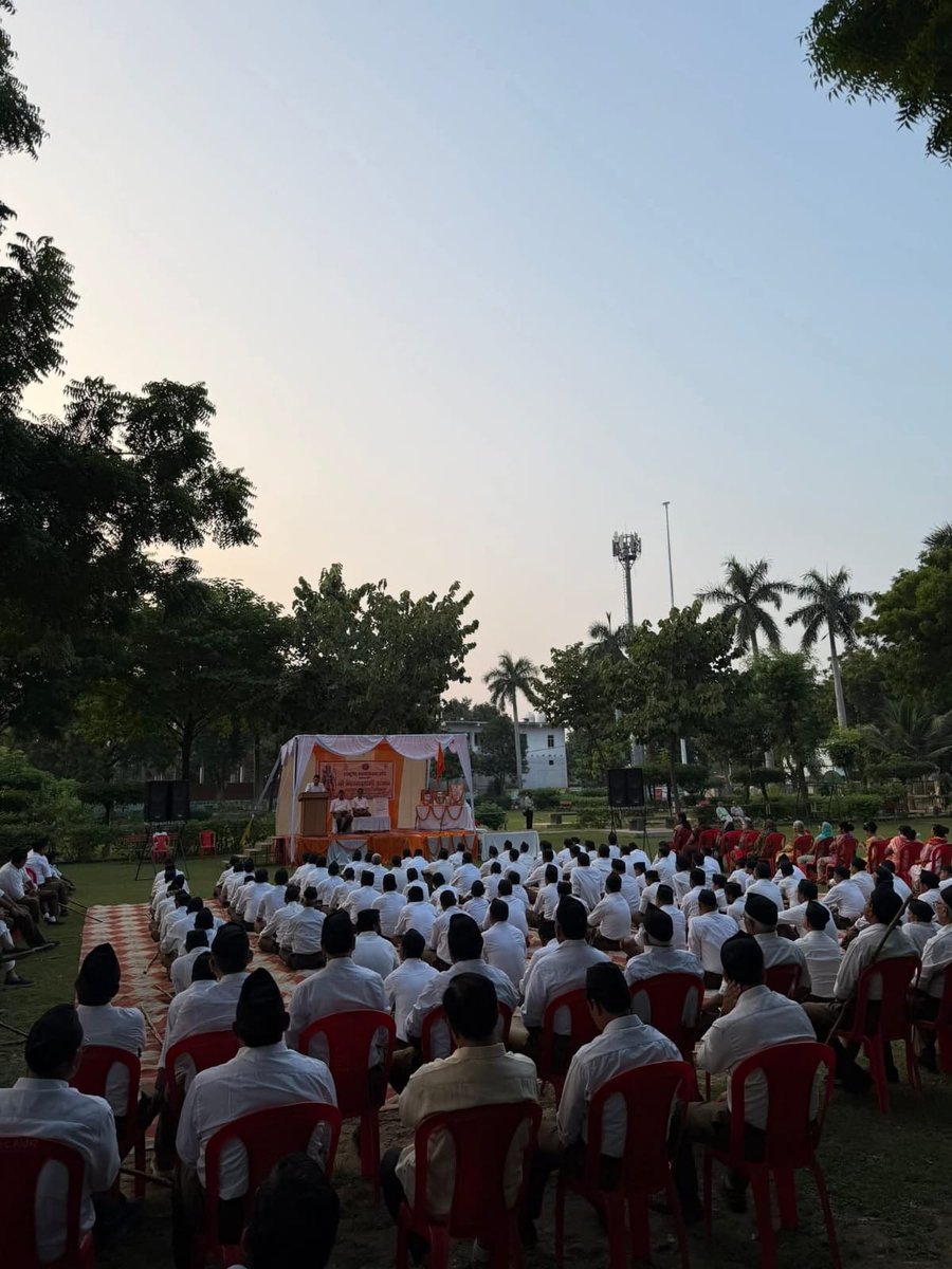 राष्ट्रीय स्वयं सेवक संघ श्री विजय दशमी उत्सव 🙏🏻🚩

100 वर्ष में संघ ने सेवा, संगठन और संस्कृति के माध्यम से राष्ट्र की नींव को सुदृढ़ किया है।
यह शताब्दी वर्ष भारत के विकास, एकता और संस्कारों की अमर यात्रा का प्रतीक है।

#RSS100Years #100YearsofRSS