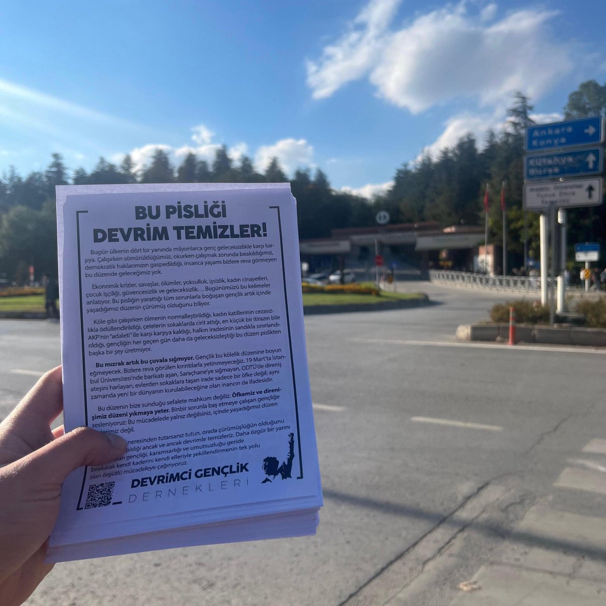 eskisehirdgd's tweet image. 📍Anadolu Üniversitesi
Binbir sorunla başa çıkan gençliğe sesleniyoruz:
Bu düzenin bize dayattığı sefalet kaderimiz değil.
Öfkemiz ve direnişimiz bu düzeni yıkmaya yeter. Bu pisliği ancak ve ancak devrimle temizleriz. Daha özgür bir yarını kuracak gençliği, karamsarlığı ve…