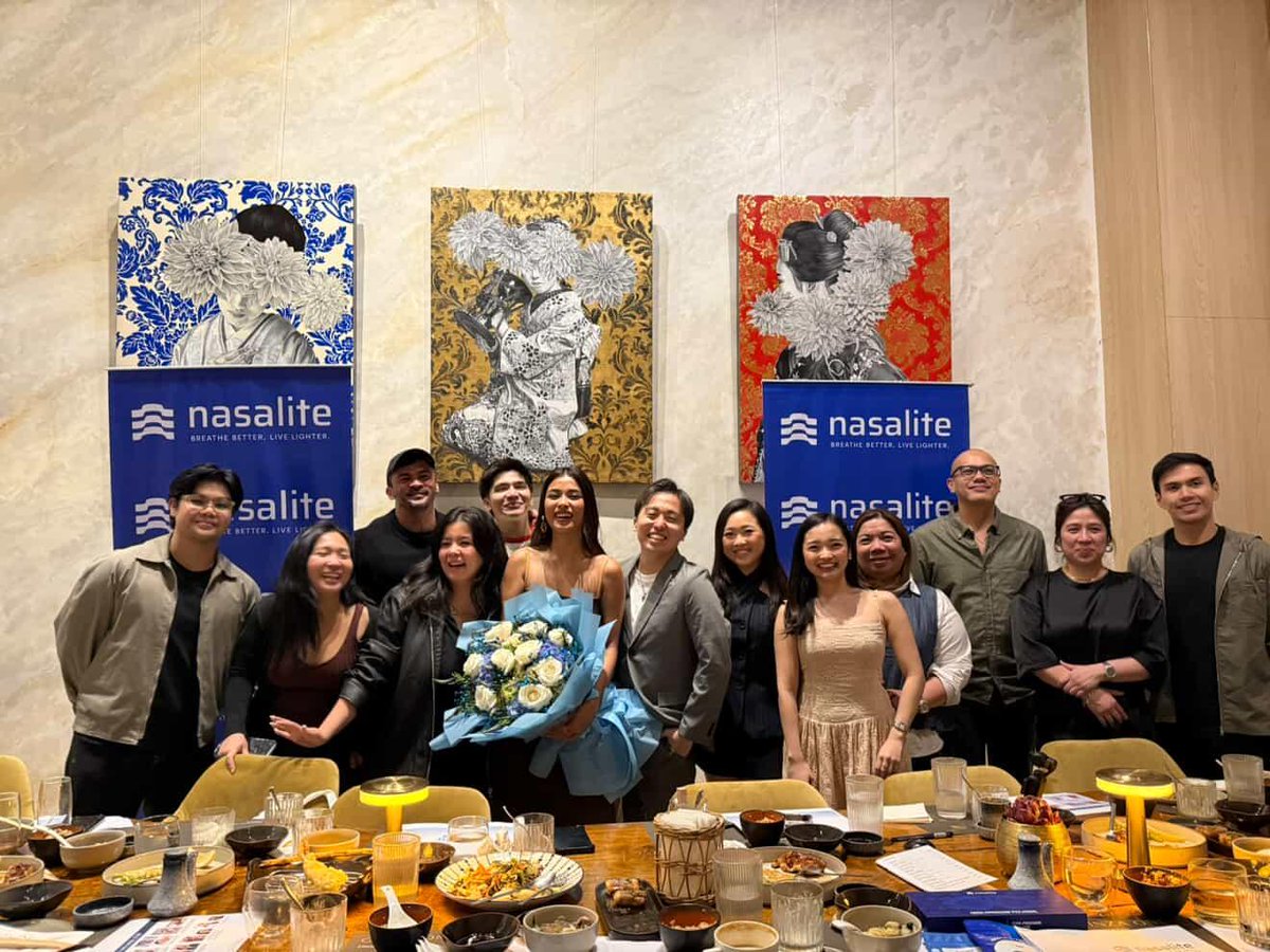 Shuvee with her newest family! She’s officially part of the Nasalite family! Pangkat is proud of you Shuvee, our girl keeps shining brighter every time. 

Thank you, Nasalite, for welcoming her with open arms. 💙

#ShuveeEtrata | Shuvee Etrata