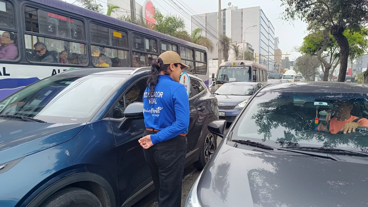 Gerencia de Movilidad Urbana (@gmu_lima) on Twitter photo 🚦💛 ¡Las #FantásticasViales no se detienen!
Junto a la <a href="/MuniMiraflores/">Muni de Miraflores</a> llevaron una campaña de seguridad vial en Benavides, Ricardo Palma y República de Panamá, recordando a los conductores que el peatón siempre tiene la prioridad. Comprometidas con una Lima más segura. 🚦💛 ¡Las #FantásticasViales no se detienen!
Junto a la <a href="/MuniMiraflores/">Muni de Miraflores</a> llevaron una campaña de seguridad vial en Benavides, Ricardo Palma y República de Panamá, recordando a los conductores que el peatón siempre tiene la prioridad. Comprometidas con una Lima más segura.
