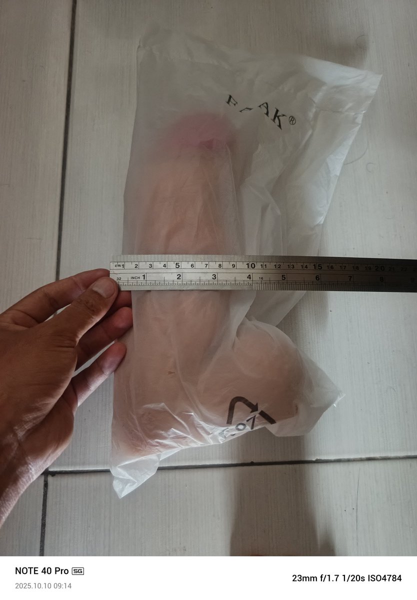 Dildo&toys tweet media