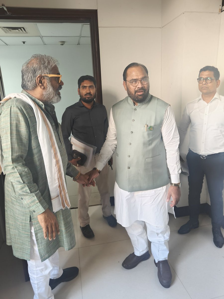 BambooPasha's tweet photo. चंद्रपूरचे आमदार किशोर जोरगेवार @jorgewar_speaks यांची मंत्रालयात भेट झाली ब���ंबू विकास आणि बांबू औद्योगिक धोरणावर चर्चा झाली. https://t.co/HlsH9RANys