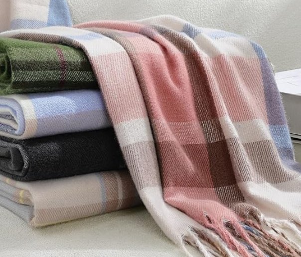 AnneTaylor202's tweet photo. ❤️This is the right way to brave the cold—start your warm winter journey now. #Scarf https://t.co/dvQN3sW2uh