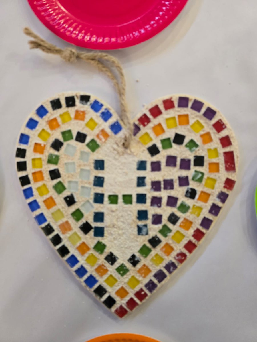 Rotherhamcreat2's tweet image. We have been learning all about Mosaic Art @WhistonJandI Yr1 children and families have learned how to create a Mosaic Heart. Just take a look at these Masterpieces. Once they have had their final polish, these will be fantastic. #fabulousfamilies #teamwork #learningtogether