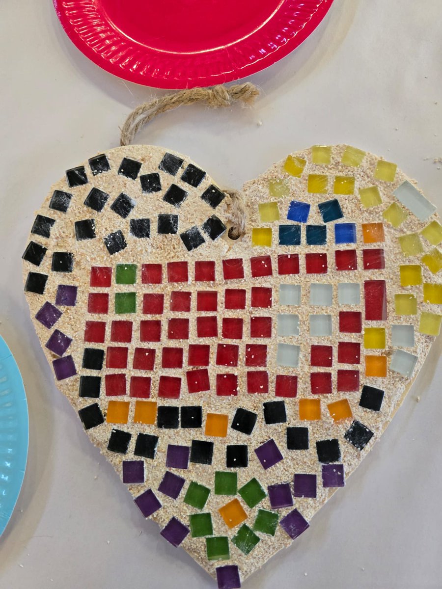 Rotherhamcreat2's tweet image. We have been learning all about Mosaic Art @WhistonJandI Yr1 children and families have learned how to create a Mosaic Heart. Just take a look at these Masterpieces. Once they have had their final polish, these will be fantastic. #fabulousfamilies #teamwork #learningtogether