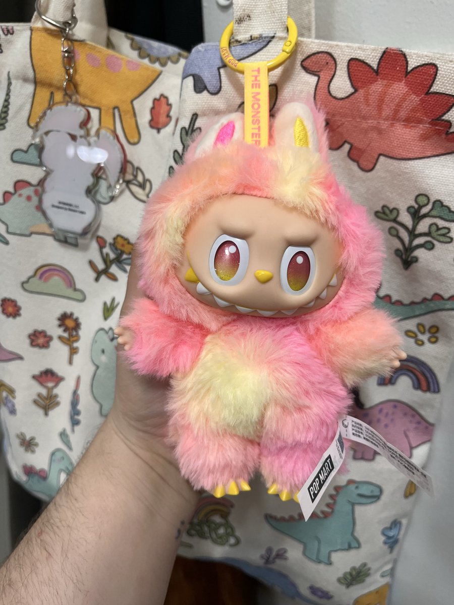 i caved and got a lil guy
my favorite colors so i’m very very pleased