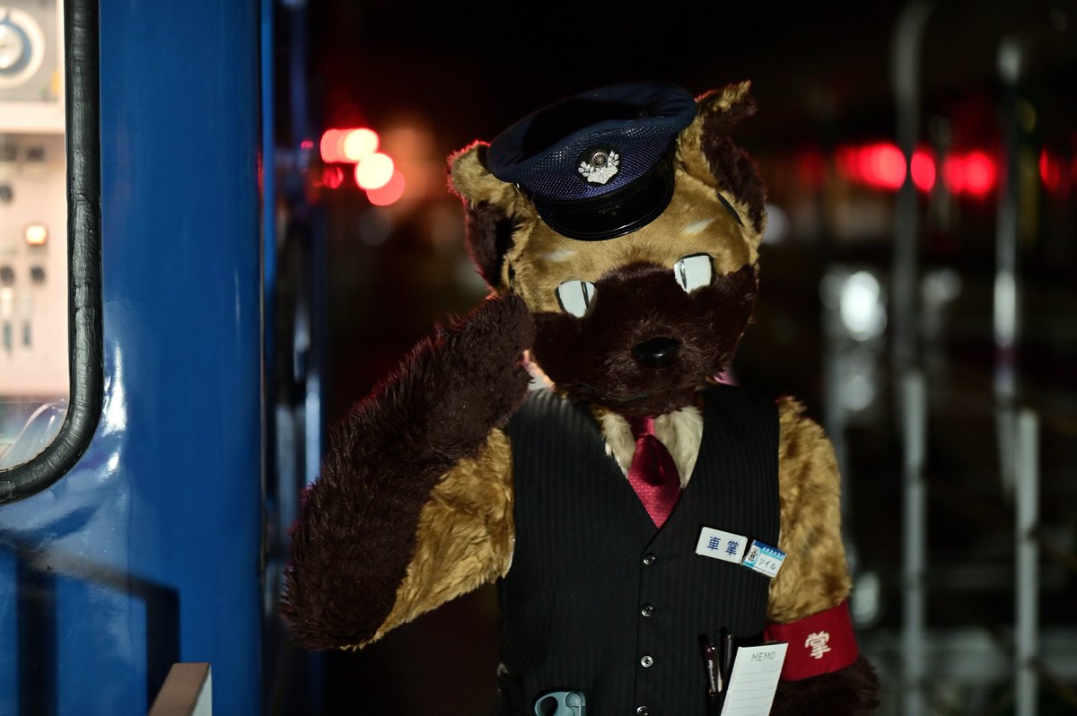 kounomiei's tweet image. これからもレチハイエナこと車掌ソイルがソソイのソイをお届けいたします。

新たな顔ぶれと共に皆様の想いを乗せて。
#ソソイのソイ 
#FursuitEveryday 
#鉄道の日 
#ユメノバ 
#北斗星