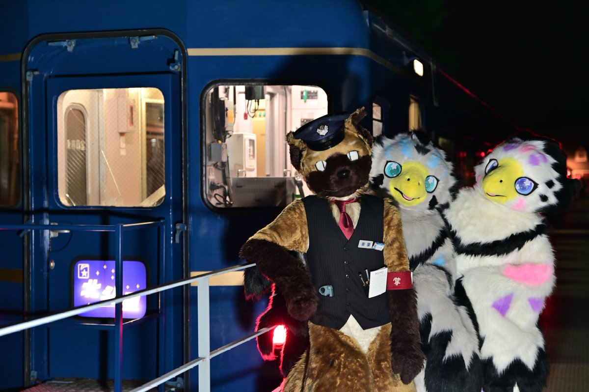 kounomiei's tweet image. これからもレチハイエナこと車掌ソイルがソソイのソイをお届けいたします。

新たな顔ぶれと共に皆様の想いを乗せて。
#ソソイのソイ 
#FursuitEveryday 
#鉄道の日 
#ユメノバ 
#北斗星