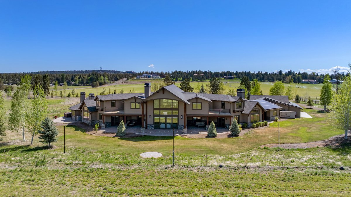 PlatinumAuction's tweet photo. Amenities checklist: 

✅ 7,300-sf main residence
✅ 5-stall barn
✅ 130-ft x 200-ft riding arena
✅ 19.7 acres (with water rights)
✅ Central Oregon location

Be sure to register for the auction by October 16th. Visit https://t.co/bg6oLFgLSV for details. https://t.co/g9Fp2LMrRV