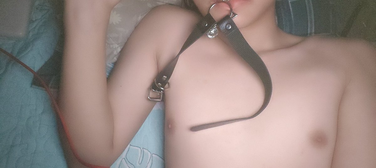 哥哥要给我带上铃铛嘛
看看是铃铛响还是我更响
#正太少年 #男娘肉便器