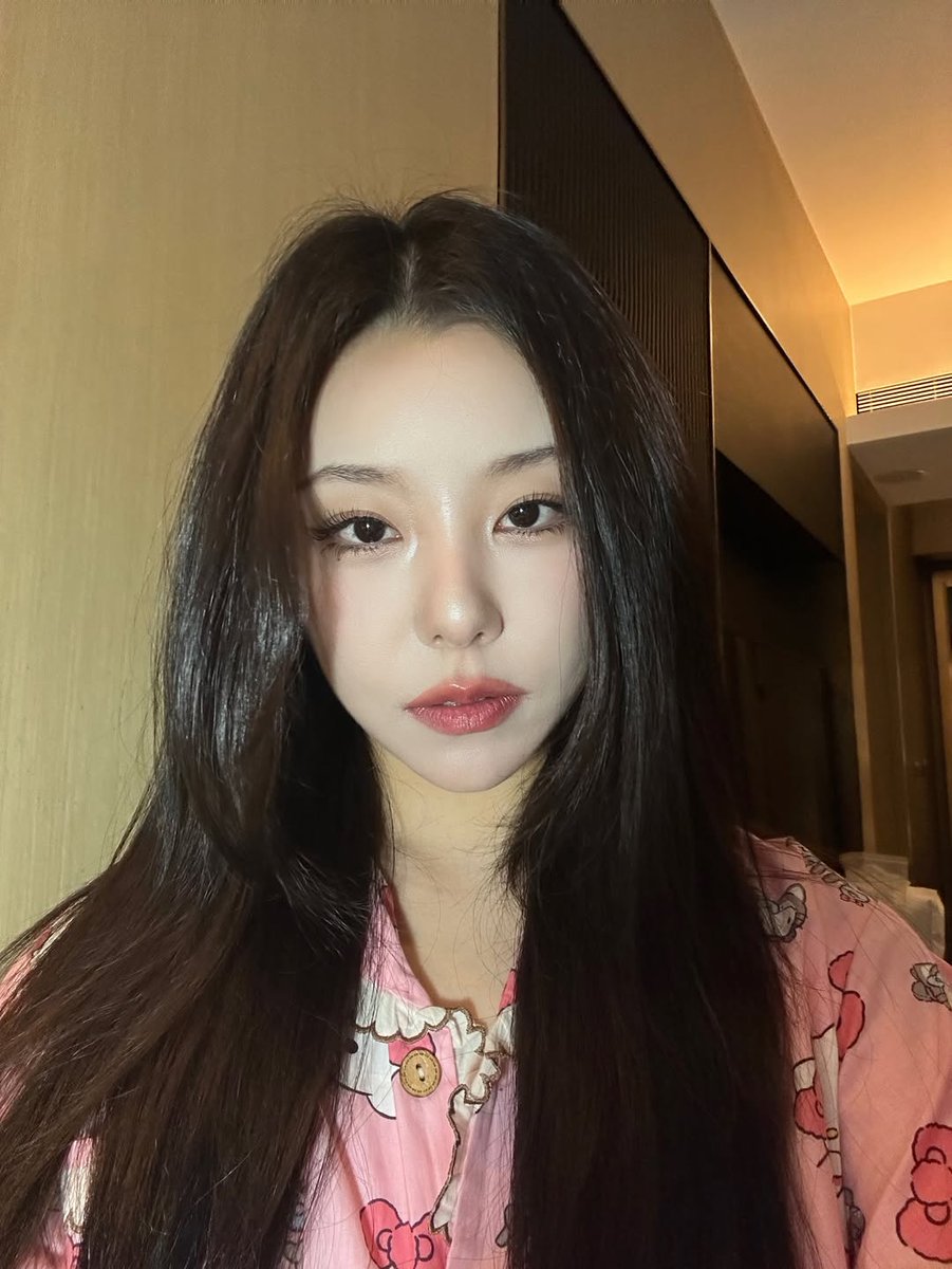 piyama pink kesukaanku 🤍