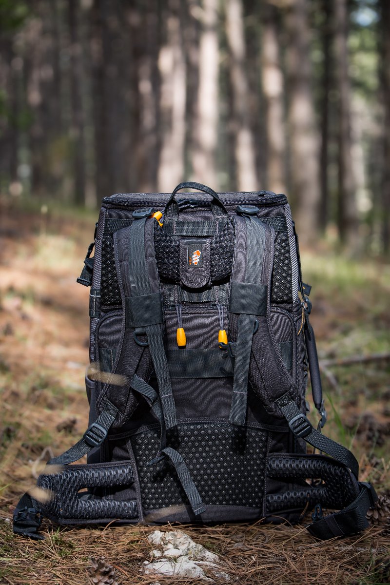 La ALTA SKY 68 es la #mochila definitiva para súper teleobjetivo hasta 800 mm (f/5,6), acoplado a una DSLR o mirrorless full-frame +  hasta 7 objetivos adicionales (o kit personal)  + portátil de 16". 
👉 vanguardworld.es/products/alta-…
#supertele #fotografía #naturaleza