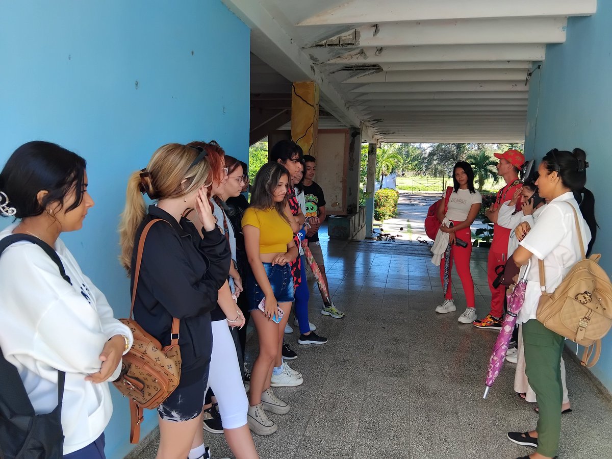 Juankht76's tweet photo. En el preuniversitario Juan George Soto de #Banes #Cuba, desarrollamos actividades educativas y participativas para la prevención de adicciones. Nuestros estudiantes reflexionan, debaten y promueven estilos de vida saludables desde la escuela. #Salud  #Prevención #Educación https://t.co/sBnC5a795y