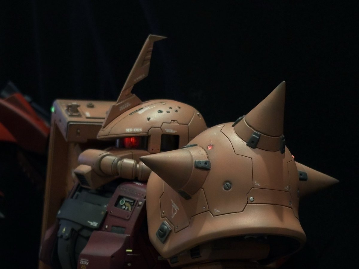 思ったよりも人目を引かなかった気がするなぁ…

個人的には結構ちゃんと出来てると思ってますけど、まだまだ精進しなければダメだなぁ💦

考えてみたら、シャアザクをシャアザク色に塗ったのは初めてかもしれない。

#秋工祭