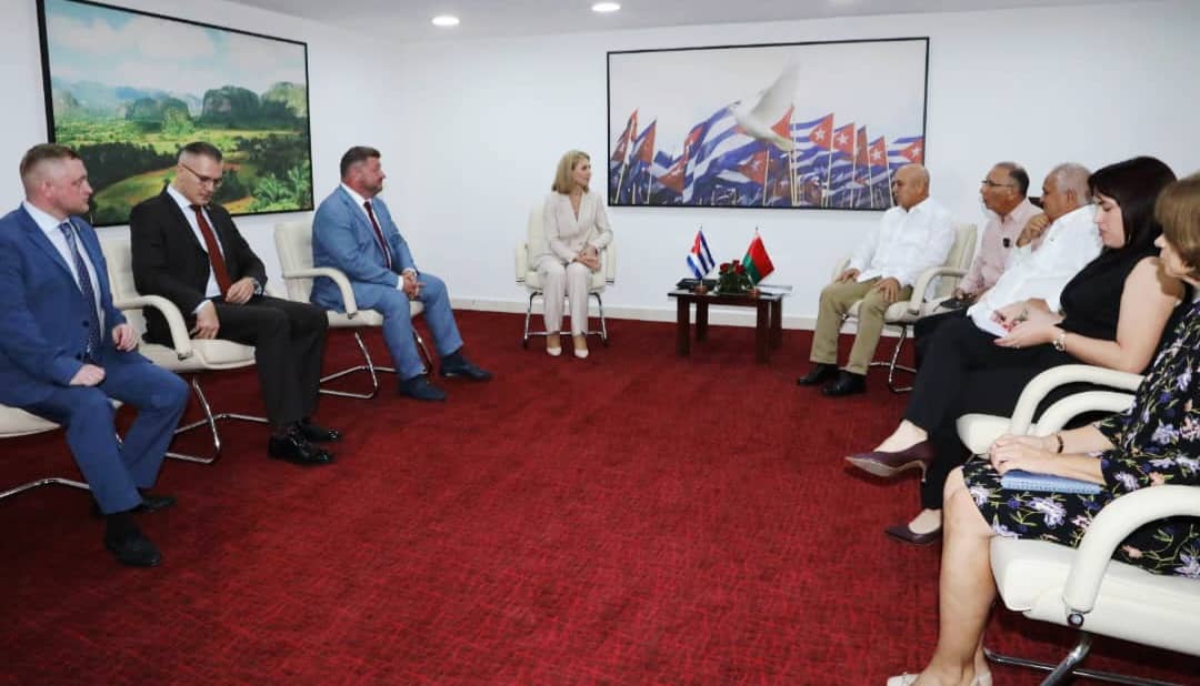 Agradecí el invariable apoyo de Bélaya Rus al levantamiento del bloqueo económico, comercial y financiero impuesto por EE.UU y a la eliminación de Cuba de la lista de Estados supuestamente patrocinadores del terrorismo.