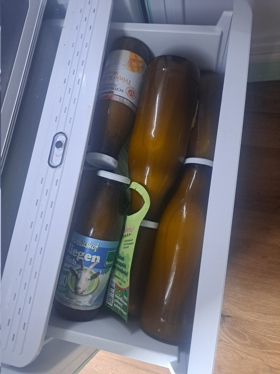 DerPraxmatiker's tweet photo. 7 liter Rohmilch
1 liter Ziegenmilch
1 liter Mango Kefir

So gesund! Ich muss mich nie wieder impfen.

#amishstyle https://t.co/QMXxmGbmGc