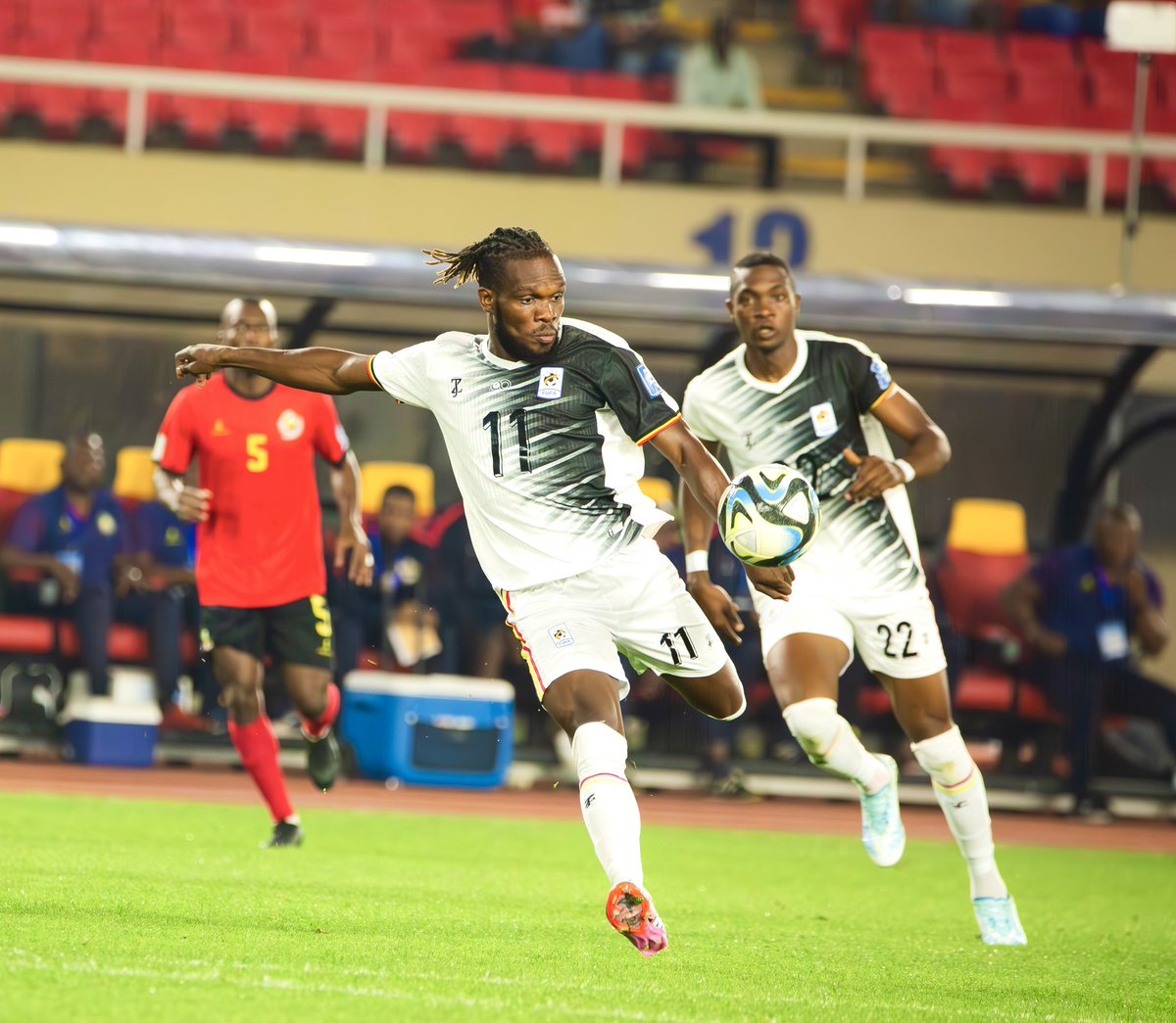 GovUganda's tweet image. We told them! Uganda is not an ordinary team , we play with heart, pride, and passion. The message is clear: don’t underestimate the Cranes.
Uganda 1:0 Algeria
Courtesy pic