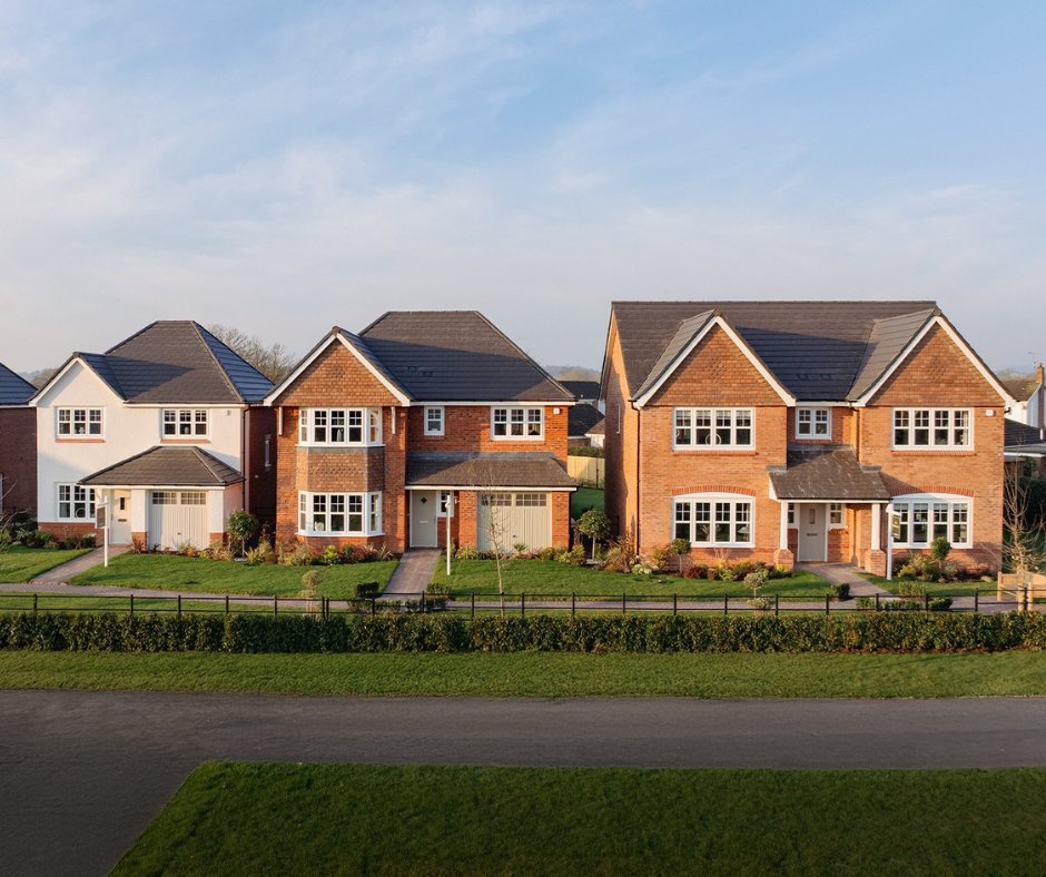 Did you know Rossett ranks as one of the safest places to live according to <a href="/DailyMail/">Daily Mail</a>? Our Trevalyn place development is named in the article. Learn more &gt; bit.ly/4olC2hq

#SafePlacesToLive #LocationLocationLocation 
#NewHomeJourney #NewHomeGoals #Rossett #Wrexham