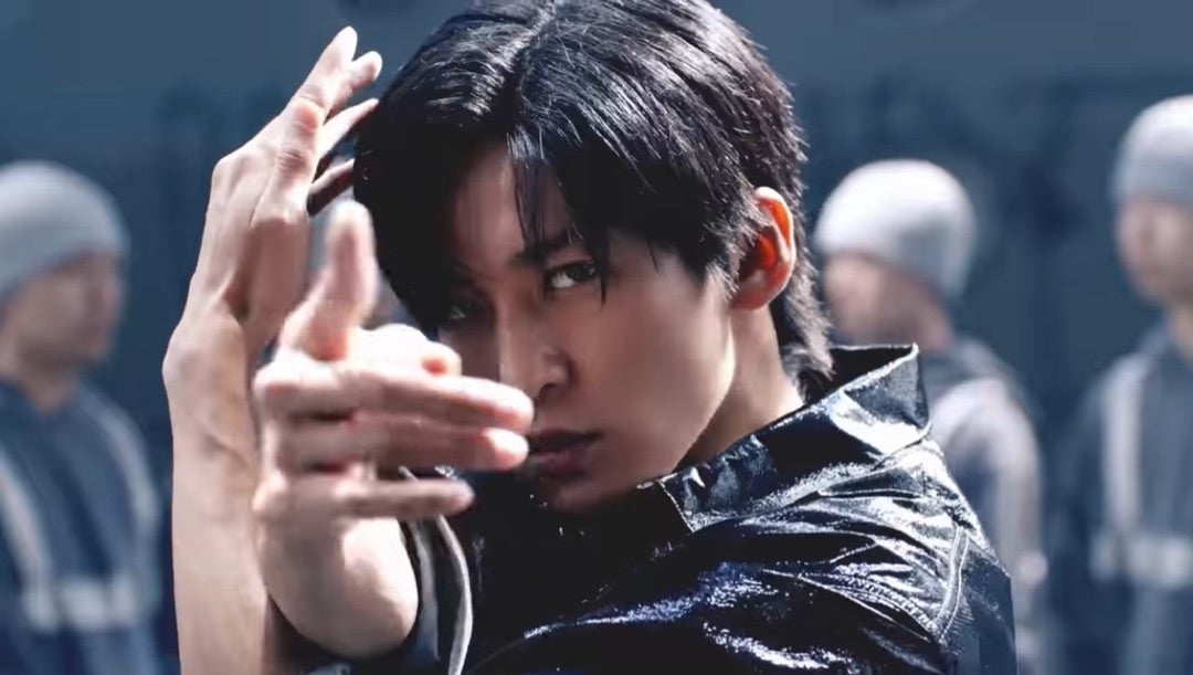 Japanese Superstar Band #SnowMan scores the Top New Entry on the