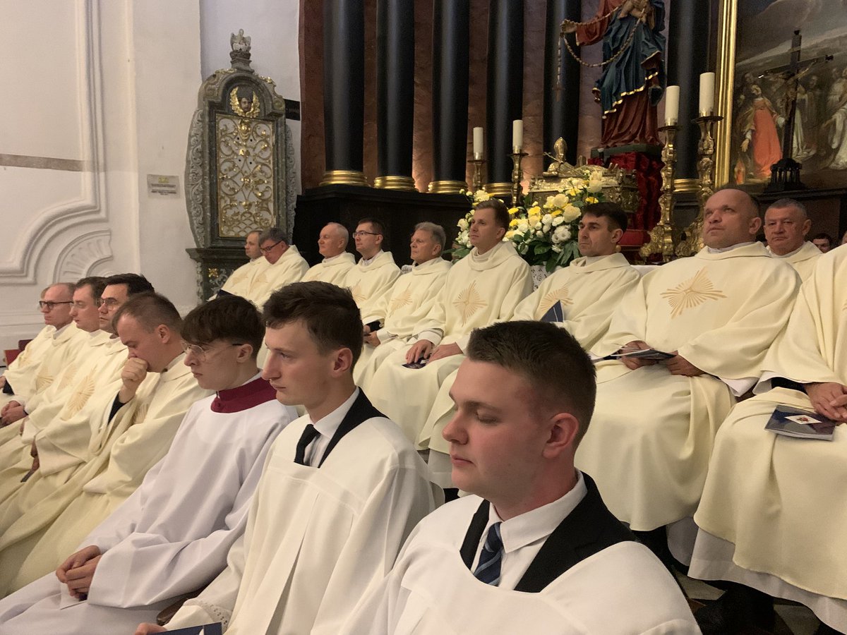 Metropolita Gdański i przewodniczący Konferencji Episkopatu Polski abp Tadeusz Wojda SAC powitał zebranych i poprosił o przewodniczenie Eucharystii nuncjusza apostolskiego w Polsce abp. Antoniego Guido Filipazziego.