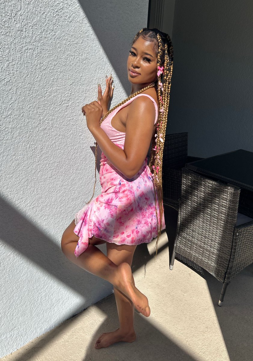 ccthebrattt's tweet image. it’s the queens birthday 🥳🎀💖🛍️💗
i want all the gifts and simp bucks