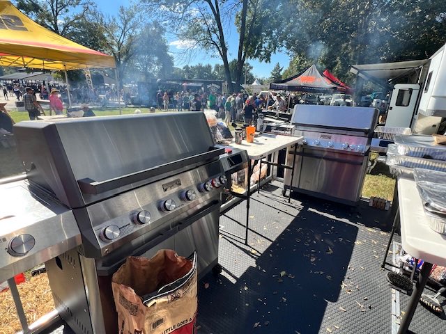 🔥 Bringing the flavor to The Jack Daniel’s World Championship Invitational BBQ!
Perfectly smoked Honey Fire Chicken Wings with #MonumentGrills and <a href="/bbcharcoal/">B&B Charcoal</a> — nothing beats that sweet heat and smoky kick. 🍯🍗

#eminence #TheJack #BBQChampionship #HoneyFireWings #BBQLife