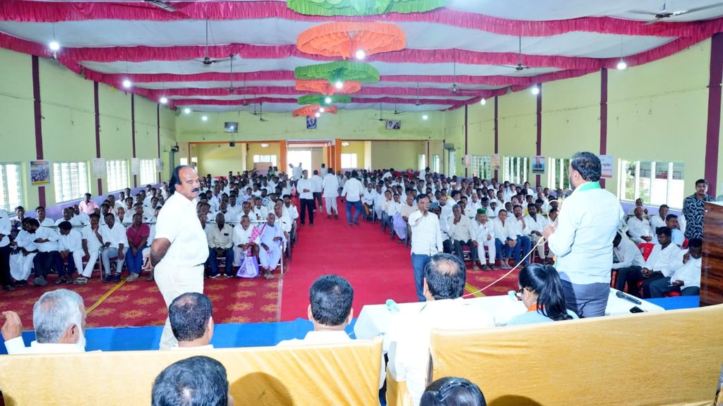 szarita's tweet image. Day 3 - #SangathanSrijanAbhiyan
 #Sangareddy  

Block-level meeting of Block-A was held in Narayankhed, Sangareddy, to rejuvenate the district organization and select a new DCC president, incorporating the views of all party workers.
@kharge @RahulGandhi @priyankagandhi